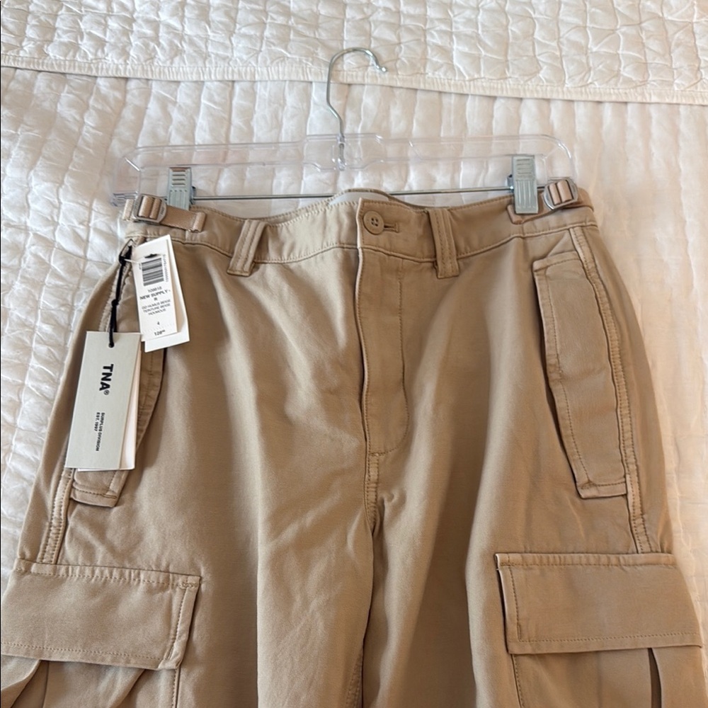 NWT Aritzia “TNA” Cargo Pants